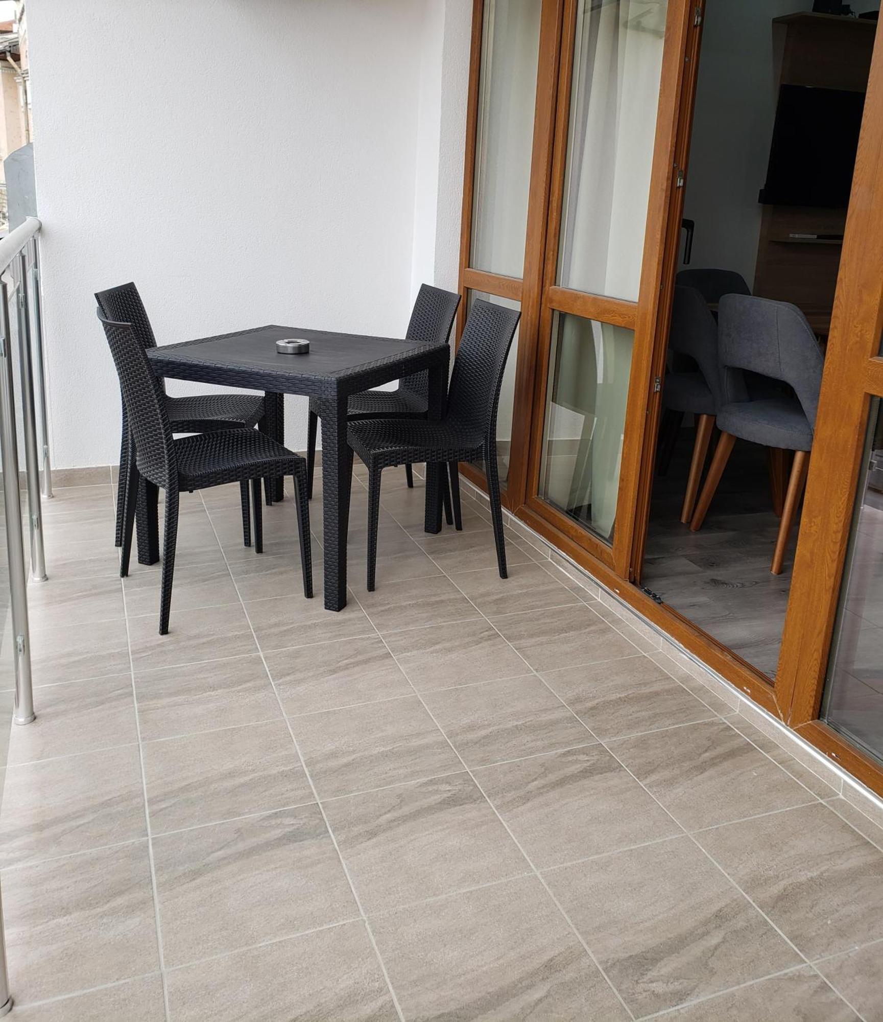 Apartment Deva Baltsjik Buitenkant foto